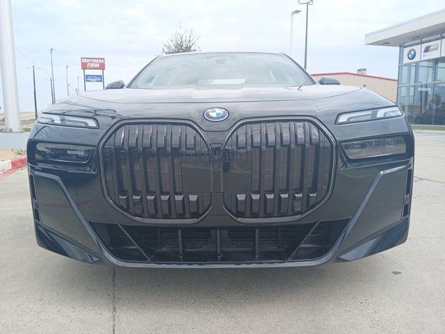 Photo of 2025 Black Sapphire Metallic BMW i7
