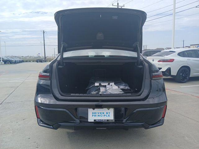 Photo of 2025 Black Sapphire Metallic BMW i7