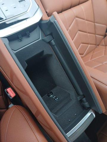 Photo of 2025 Black Sapphire Metallic BMW i7