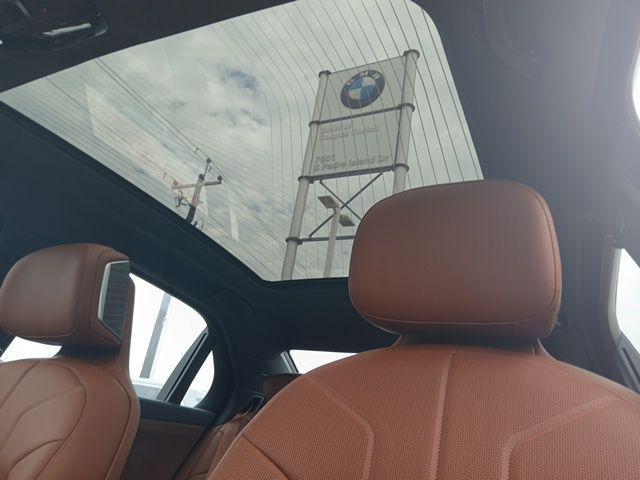 Photo of 2025 Black Sapphire Metallic BMW i7