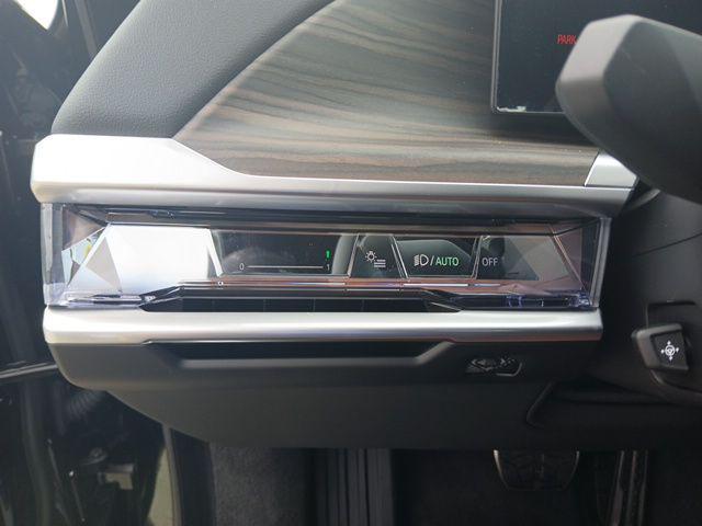 Photo of 2025 Black Sapphire Metallic BMW i7