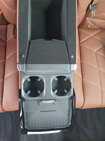 Photo of 2025 Black Sapphire Metallic BMW i7