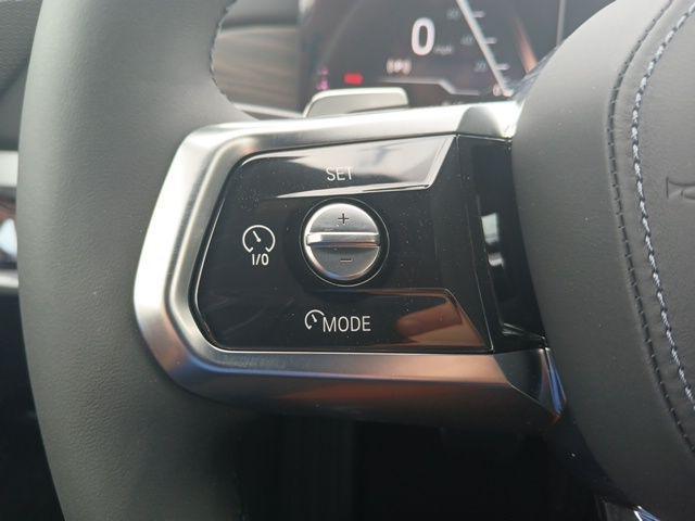 Photo of 2025 Black Sapphire Metallic BMW i7