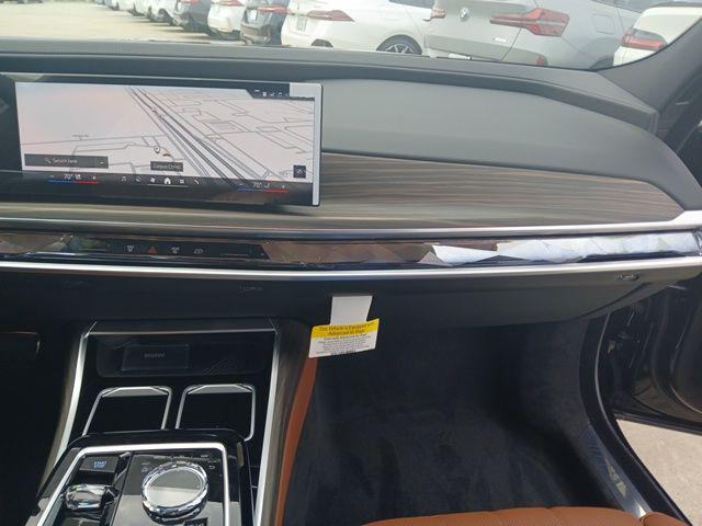 Photo of 2025 Black Sapphire Metallic BMW i7