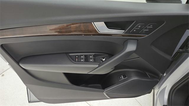 Photo of 2020 Silver Metallic Audi Q5