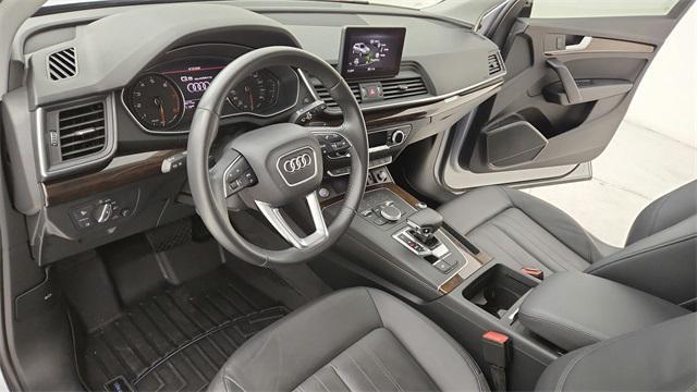 Photo of 2020 Silver Metallic Audi Q5