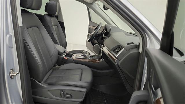 Photo of 2020 Silver Metallic Audi Q5