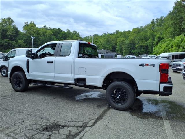 Photo of 2025 Oxford White Ford F-350