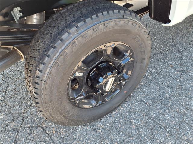 Photo of 2025 Oxford White Ford F-350