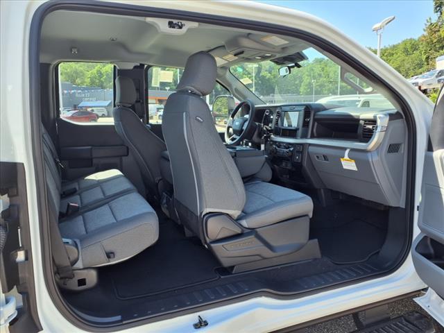 Photo of 2025 Oxford White Ford F-350