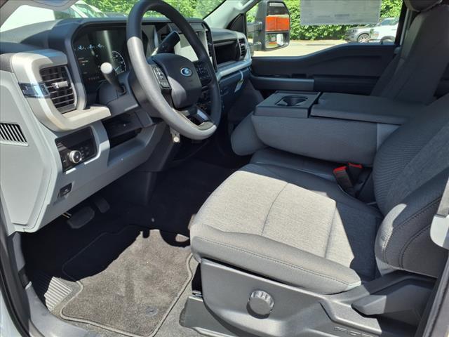 Photo of 2025 Oxford White Ford F-350
