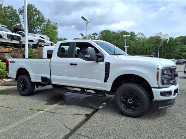 Photo of 2025 Oxford White Ford F-350
