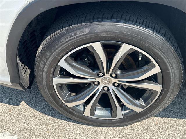Photo of 2017 Silver Lining Metallic Lexus RX 350