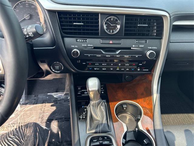 Photo of 2017 Silver Lining Metallic Lexus RX 350
