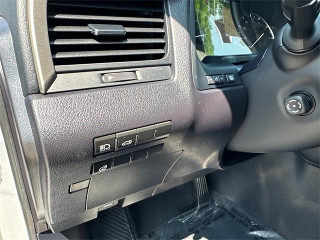 Photo of 2017 Silver Lining Metallic Lexus RX 350