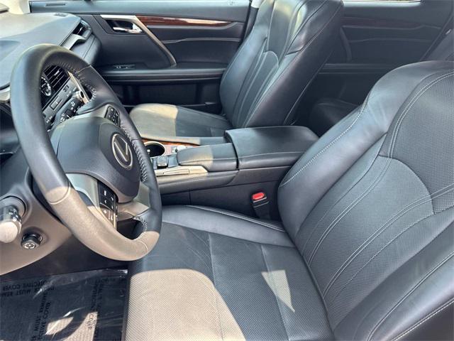 Photo of 2017 Silver Lining Metallic Lexus RX 350