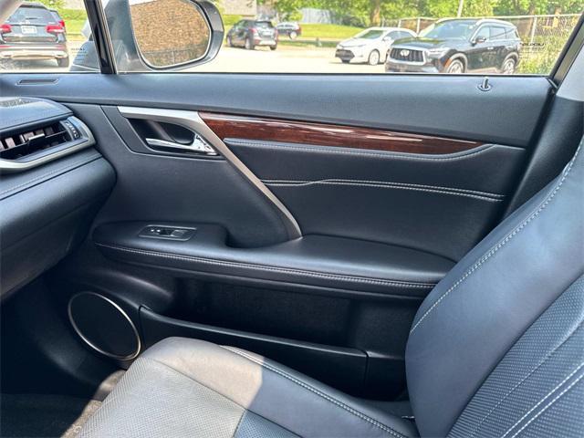 Photo of 2017 Silver Lining Metallic Lexus RX 350
