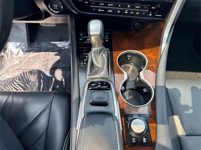 Photo of 2017 Silver Lining Metallic Lexus RX 350