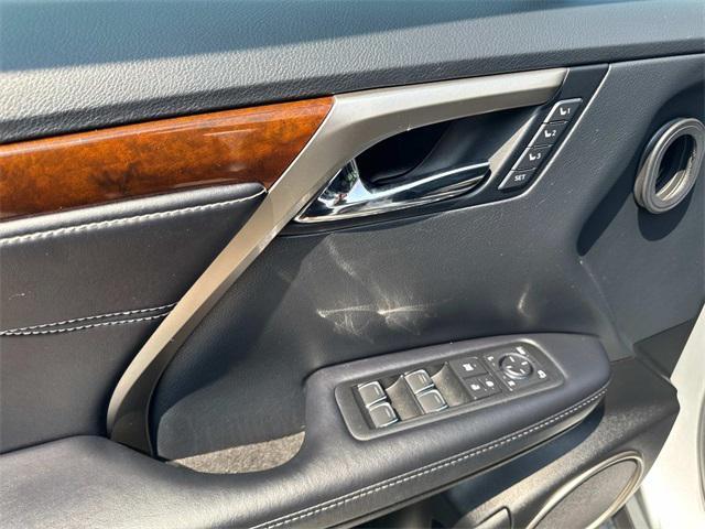 Photo of 2017 Silver Lining Metallic Lexus RX 350