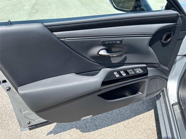 Photo of 2022 Iridium Lexus ES 250