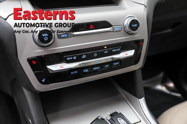 Photo of 2023 OXFORD WHITE Ford Explorer