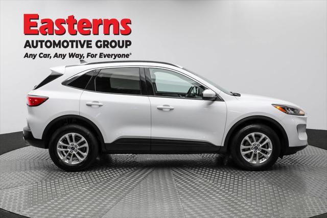 Photo of 2021 OXFORD WHITE Ford Escape