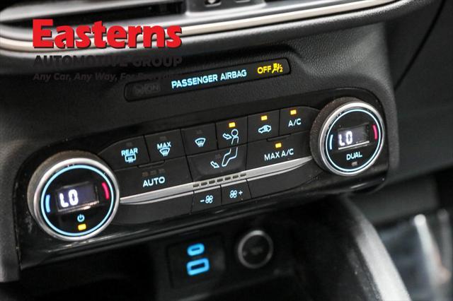Photo of 2021 OXFORD WHITE Ford Escape