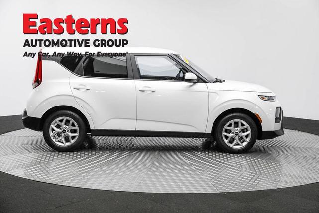 Photo of 2022 Snow White Pearl Kia Soul