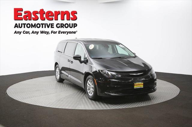 Photo of 2023 Brilliant Black Crystal Pearlcoat Chrysler Voyager