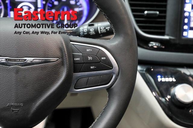 Photo of 2023 Brilliant Black Crystal Pearlcoat Chrysler Voyager