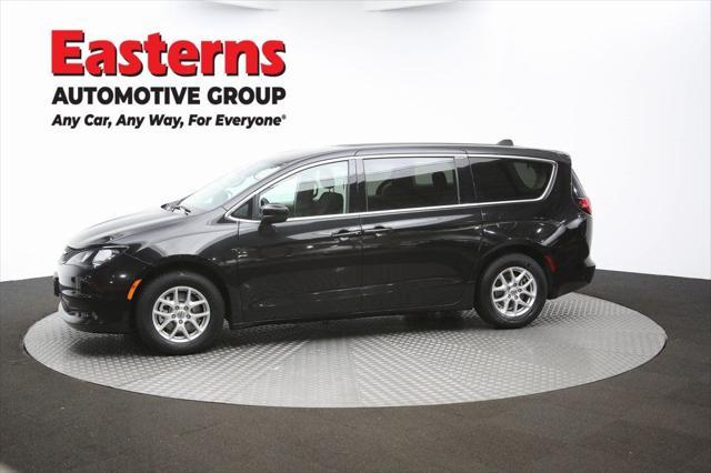 Photo of 2023 Brilliant Black Crystal Pearlcoat Chrysler Voyager