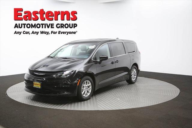 Photo of 2023 Brilliant Black Crystal Pearlcoat Chrysler Voyager