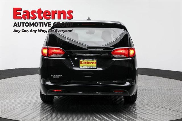 Photo of 2023 Brilliant Black Crystal Pearlcoat Chrysler Voyager