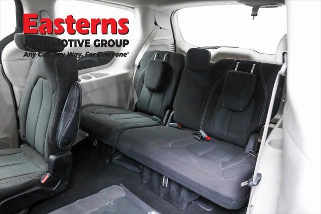 Photo of 2023 Brilliant Black Crystal Pearlcoat Chrysler Voyager