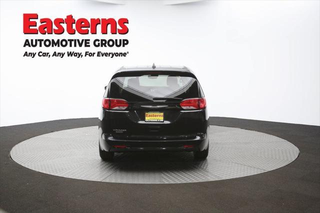 Photo of 2023 Brilliant Black Crystal Pearlcoat Chrysler Voyager