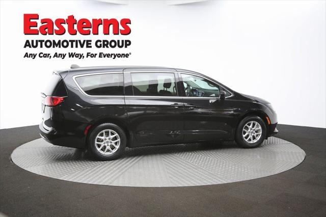Photo of 2023 Brilliant Black Crystal Pearlcoat Chrysler Voyager