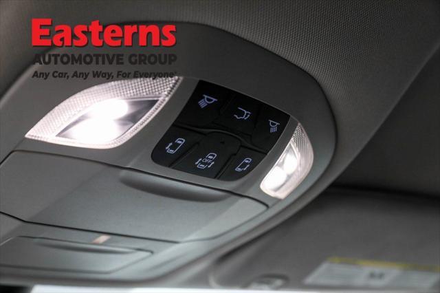 Photo of 2023 Brilliant Black Crystal Pearlcoat Chrysler Voyager