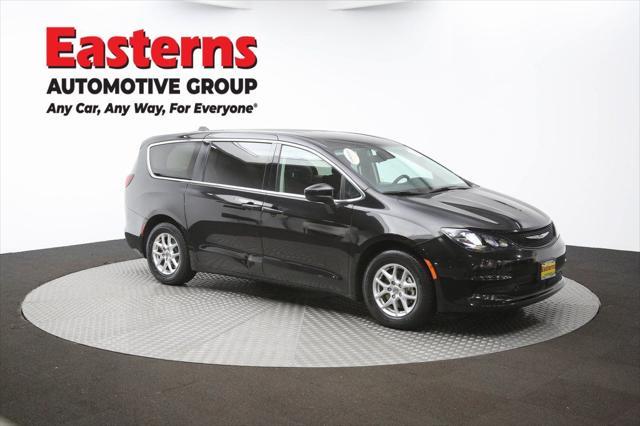 Photo of 2023 Brilliant Black Crystal Pearlcoat Chrysler Voyager