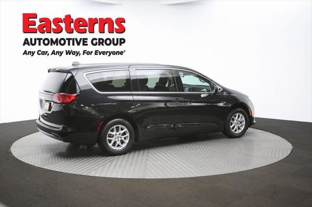 Photo of 2023 Brilliant Black Crystal Pearlcoat Chrysler Voyager