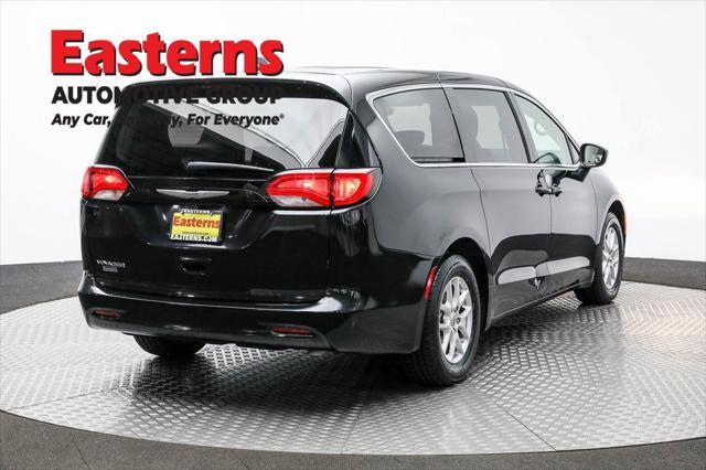 Photo of 2023 Brilliant Black Crystal Pearlcoat Chrysler Voyager