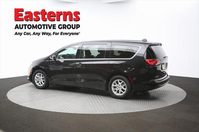 Photo of 2023 Brilliant Black Crystal Pearlcoat Chrysler Voyager