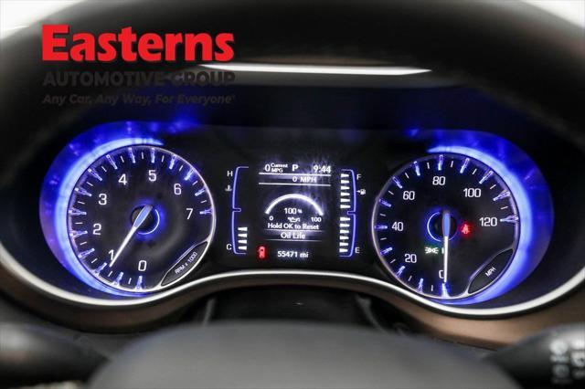 Photo of 2023 Brilliant Black Crystal Pearlcoat Chrysler Voyager