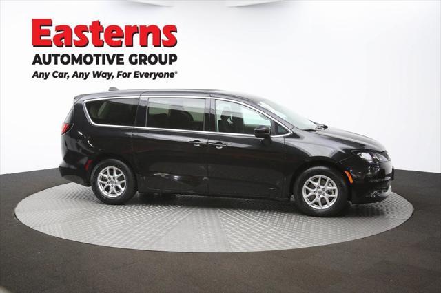 Photo of 2023 Brilliant Black Crystal Pearlcoat Chrysler Voyager