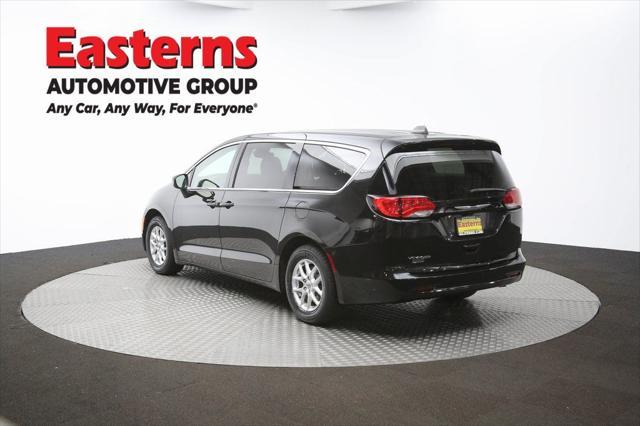 Photo of 2023 Brilliant Black Crystal Pearlcoat Chrysler Voyager