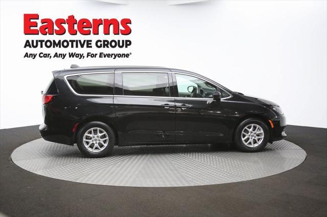 Photo of 2023 Brilliant Black Crystal Pearlcoat Chrysler Voyager