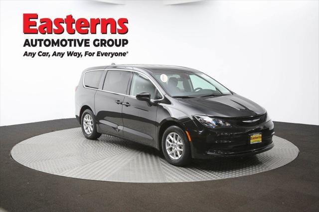 Photo of 2023 Brilliant Black Crystal Pearlcoat Chrysler Voyager