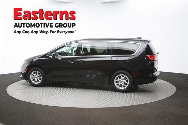 Photo of 2023 Brilliant Black Crystal Pearlcoat Chrysler Voyager