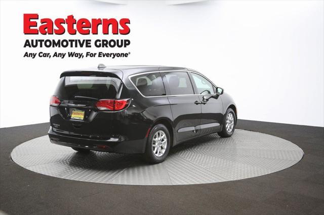 Photo of 2023 Brilliant Black Crystal Pearlcoat Chrysler Voyager