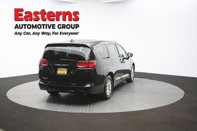 Photo of 2023 Brilliant Black Crystal Pearlcoat Chrysler Voyager
