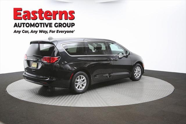 Photo of 2023 Brilliant Black Crystal Pearlcoat Chrysler Voyager